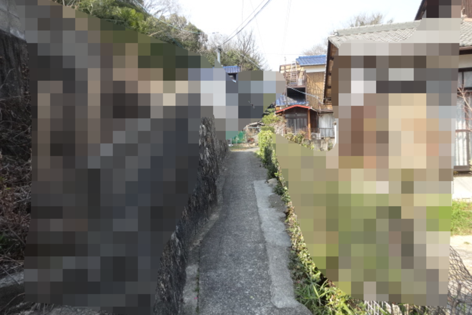 車通行不可、物件迄が空き家だらけ！売却は厳しいかも...の画像